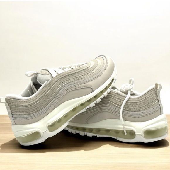 Women's AIR MAX 97 - Size 7 - Picture 1 of 8